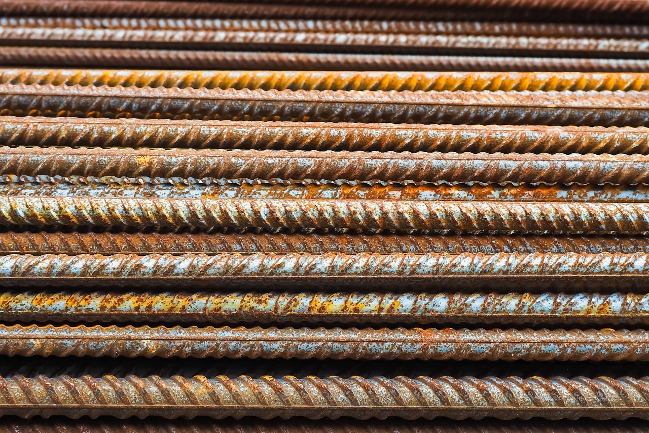 革新建筑材料，最新彩鋼板的優(yōu)勢與應(yīng)用