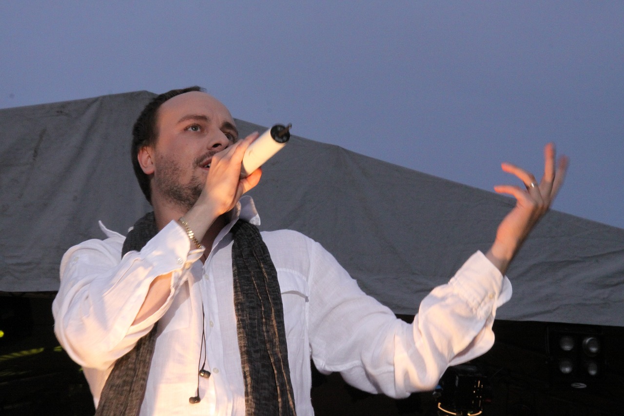 揭秘中國娛樂圈中的男明星白姓藝人風(fēng)采