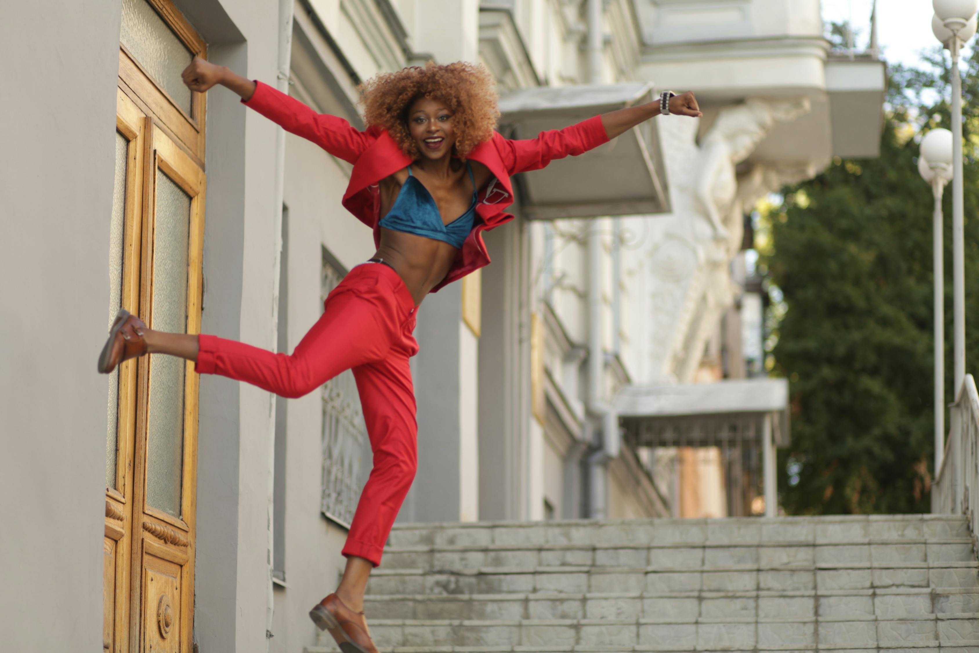 最新廣場(chǎng)舞經(jīng)典紅,舞動(dòng)魅力與廣泛影響