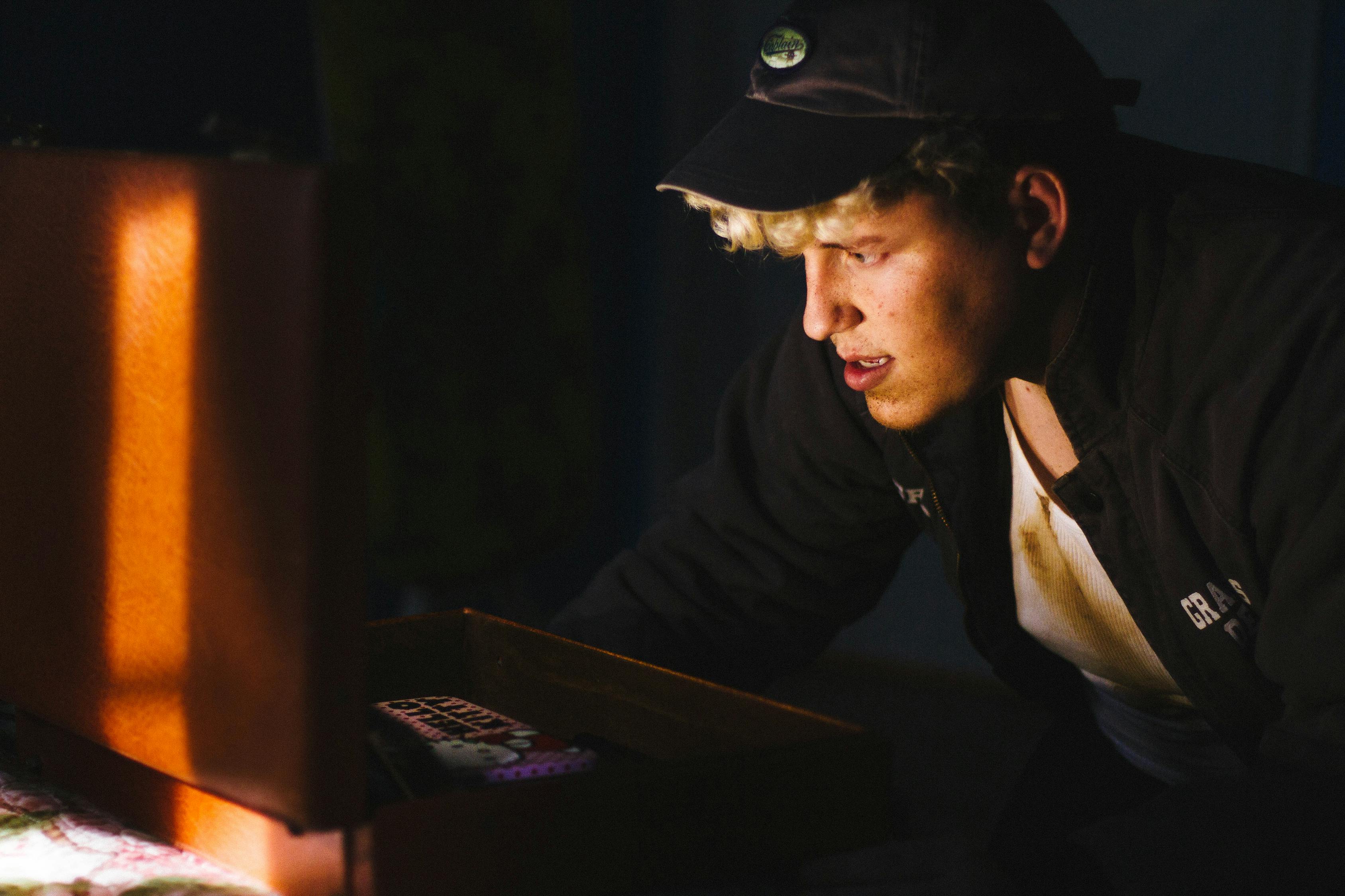 最新男性時(shí)尚造型,潮流趨勢(shì)與個(gè)性表達(dá)的探索