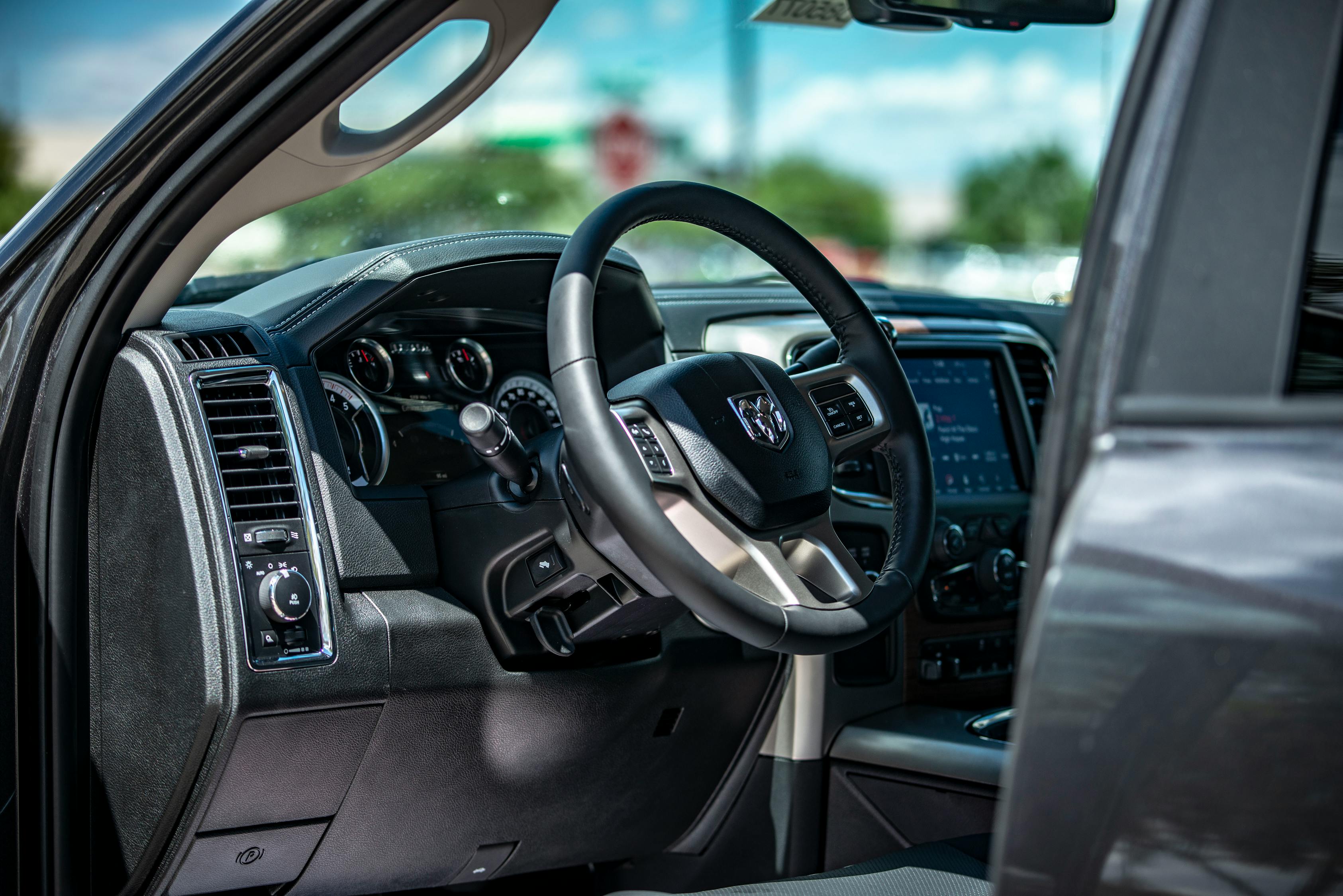 長安深藍(lán)SL03價(jià)格詳解及分析，全方位解讀汽車價(jià)格與配置優(yōu)勢