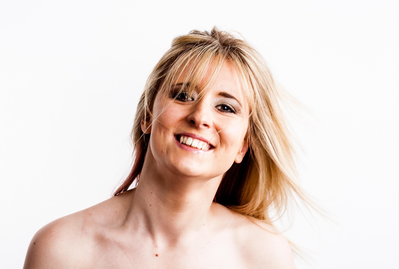 最新時(shí)尚指甲款式展示，潮流千變?nèi)f化的魅力展現(xiàn)