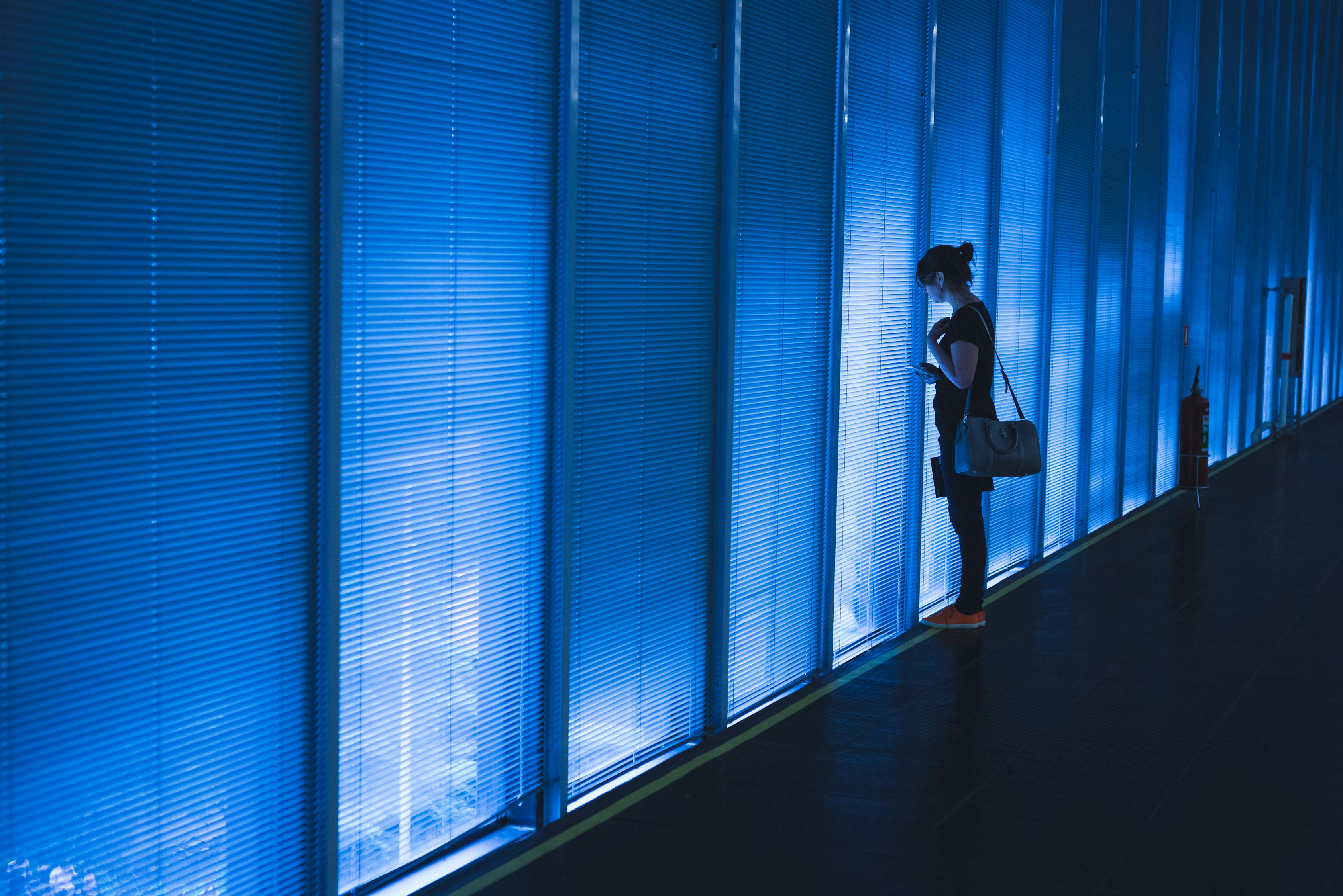 夏普電視黑屏一秒恢復(fù)現(xiàn)象揭秘，原因與解決方案探究