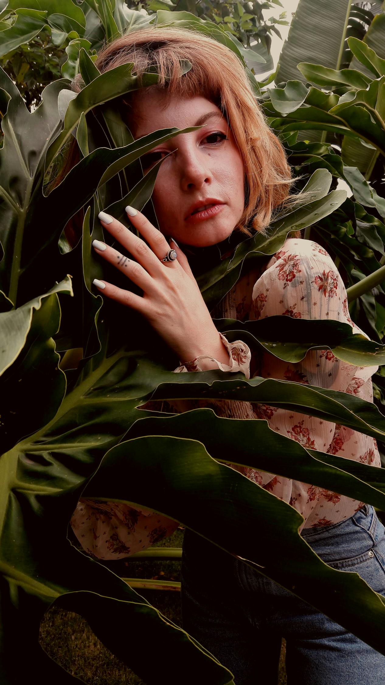 ?；劳刃聞討B(tài)，青春魅力的獨特展現(xiàn)