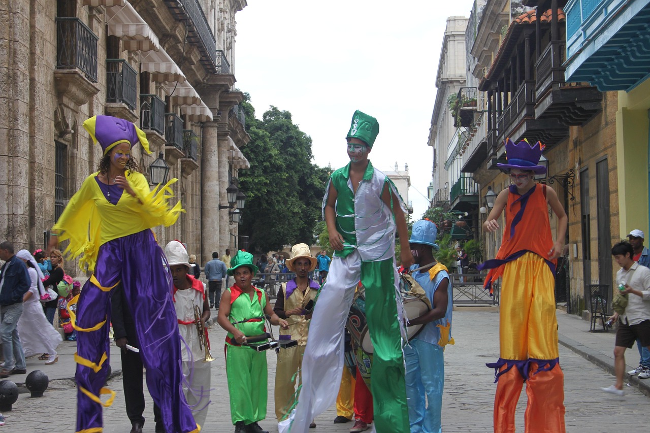 最新扇子舞表演，舞動(dòng)中的藝術(shù)魅力與活力展現(xiàn)