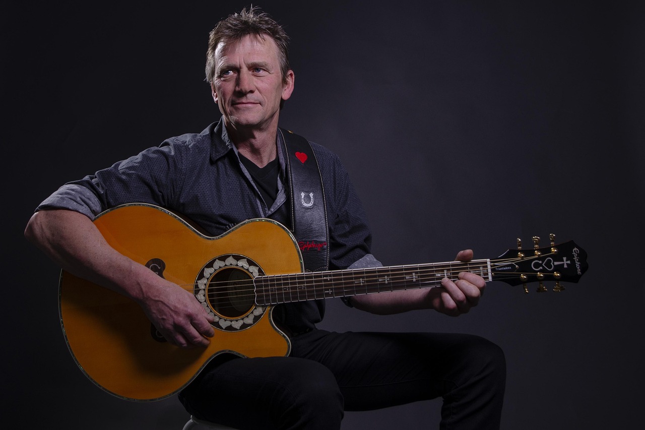 閻維文最新單曲，時(shí)代情感共鳴的旋律