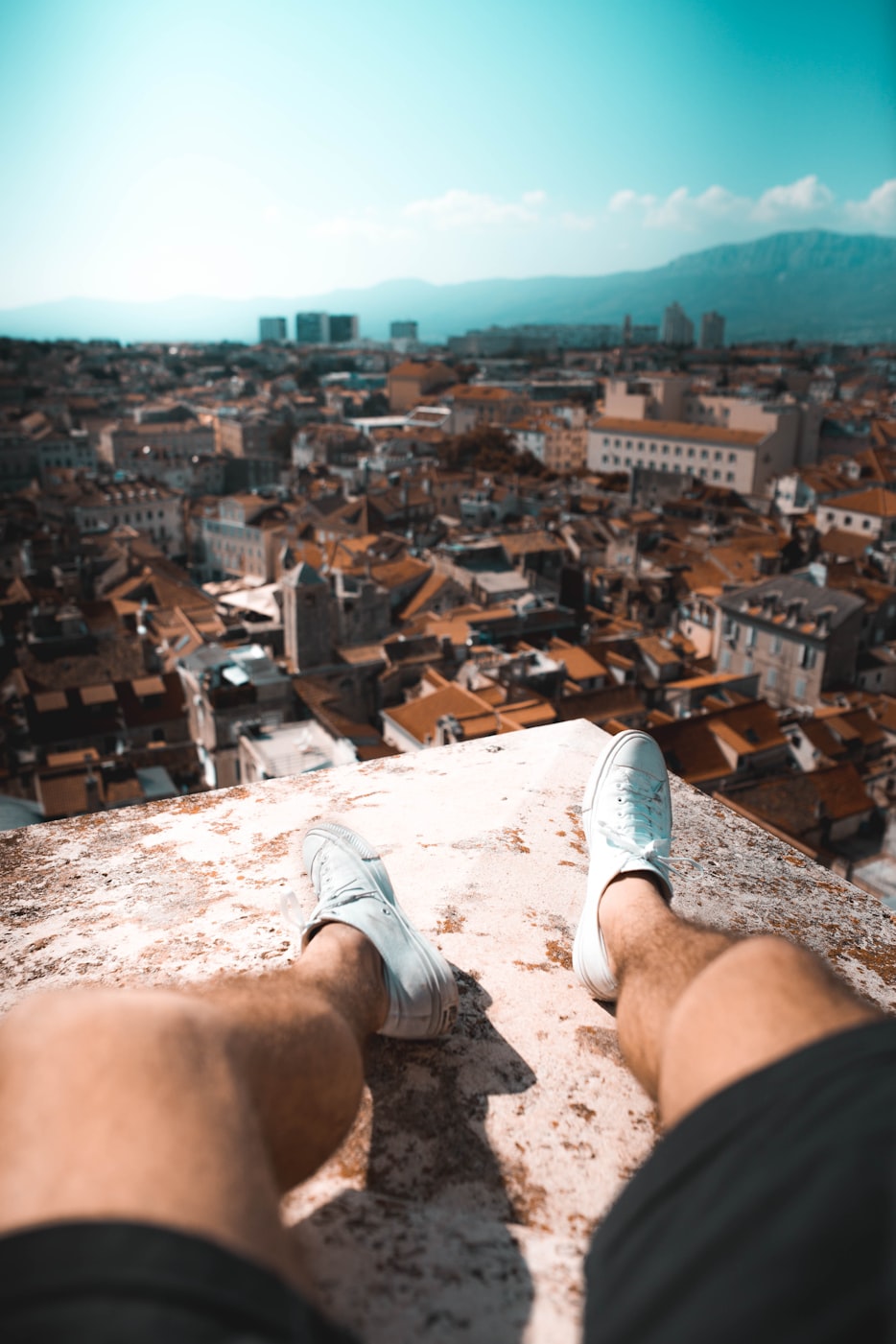 憋尿比賽的荒誕與挑戰(zhàn)，探索極限還是冒險(xiǎn)行為？